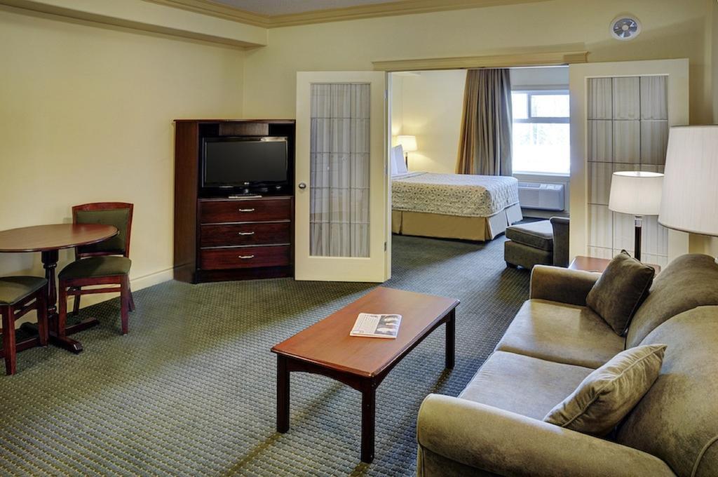 Chateau Nova Hotel Fort Mcmurray Room photo