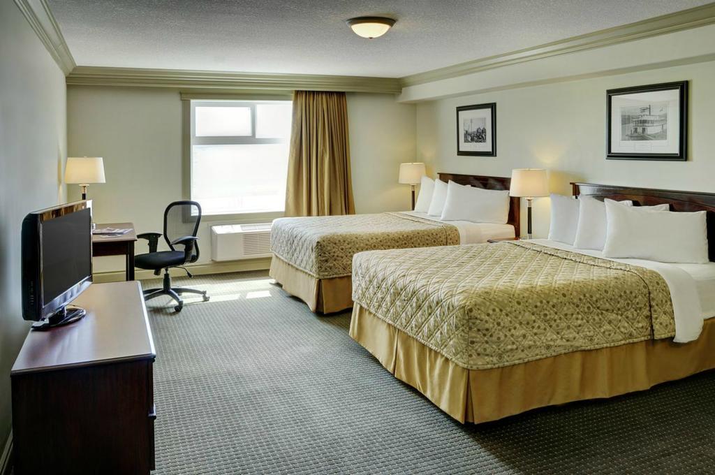 Chateau Nova Hotel Fort Mcmurray Room photo